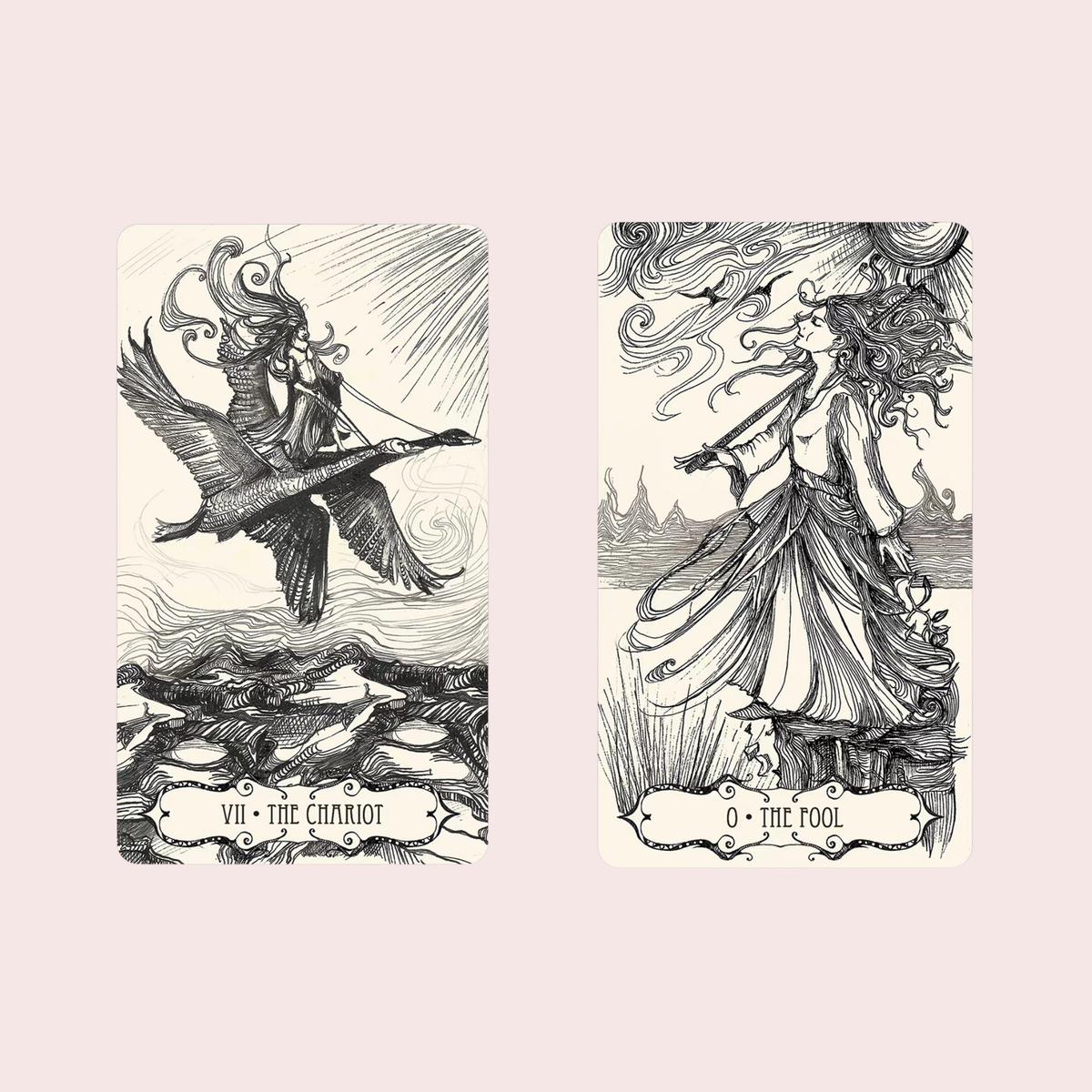 Dos cartas del Tarot of the Abyss: The Chariot y The Fool en blanco y negro