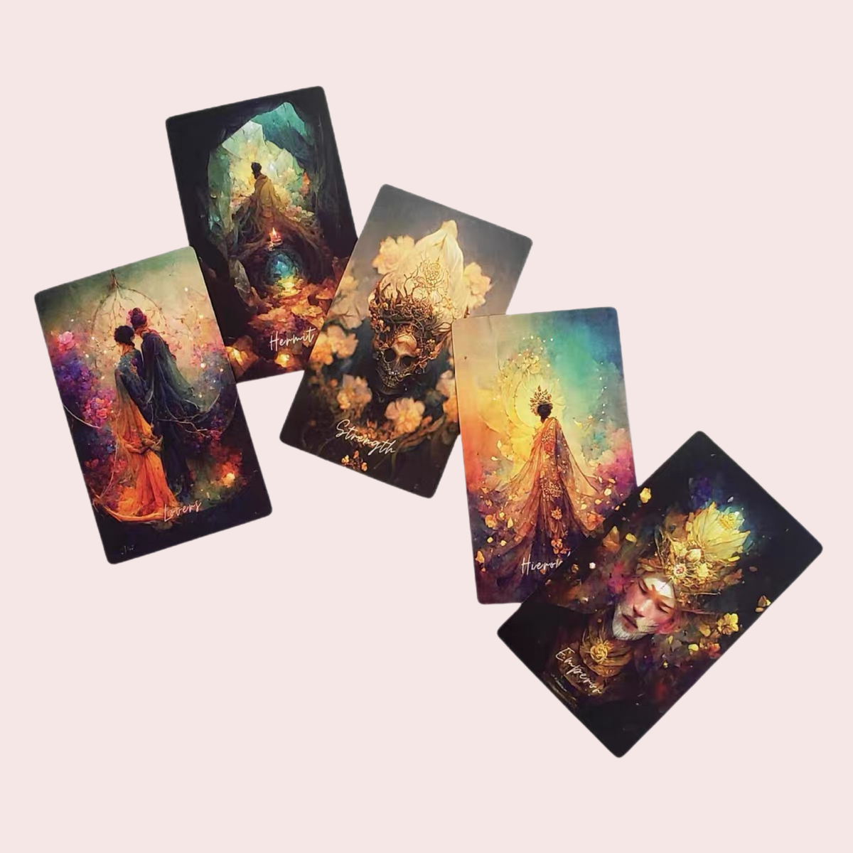 Cinco cartas del Tarot Lune de L'Univers en tonos oscuros y dorados