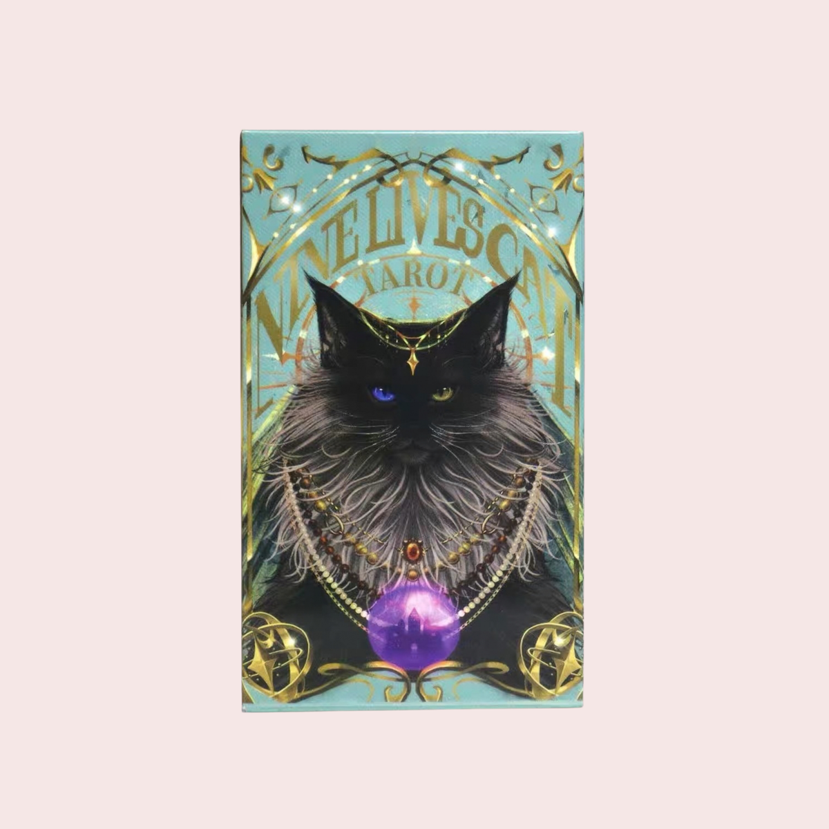 Caja del Mazo de Tarot Nine Lives Cat con un gato negro ilustrado
