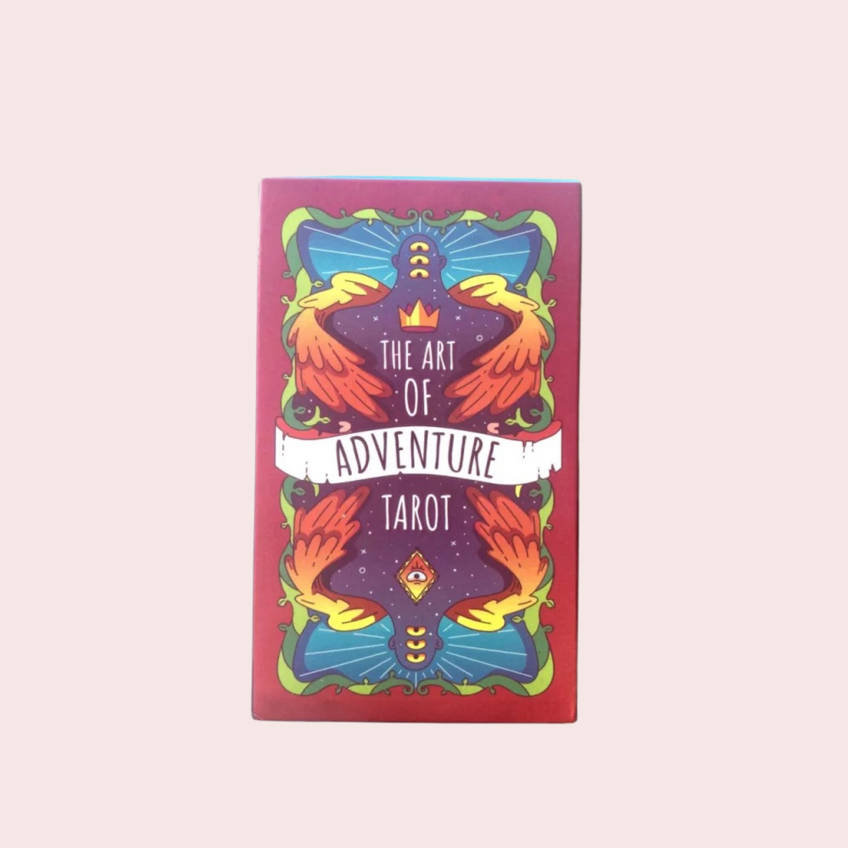 Caja roja del Mazo The Art of Adventure Tarot con diseño simétrico