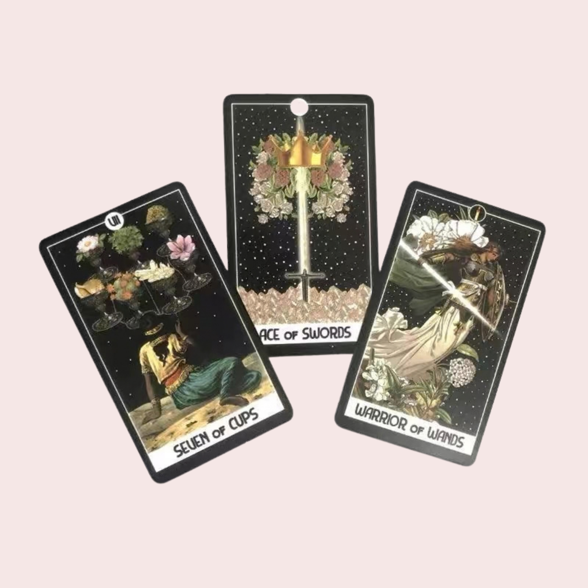 Tres cartas del Tarot The Intuitive Night Goddess sobre fondo estrellado