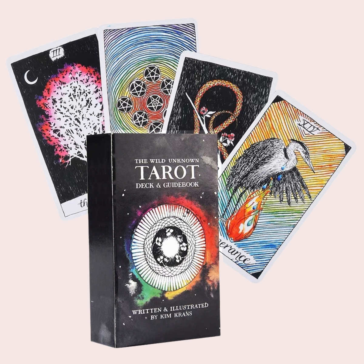 Caja y cartas del Tarot The Wild Unknown con animales sobre fondo negro