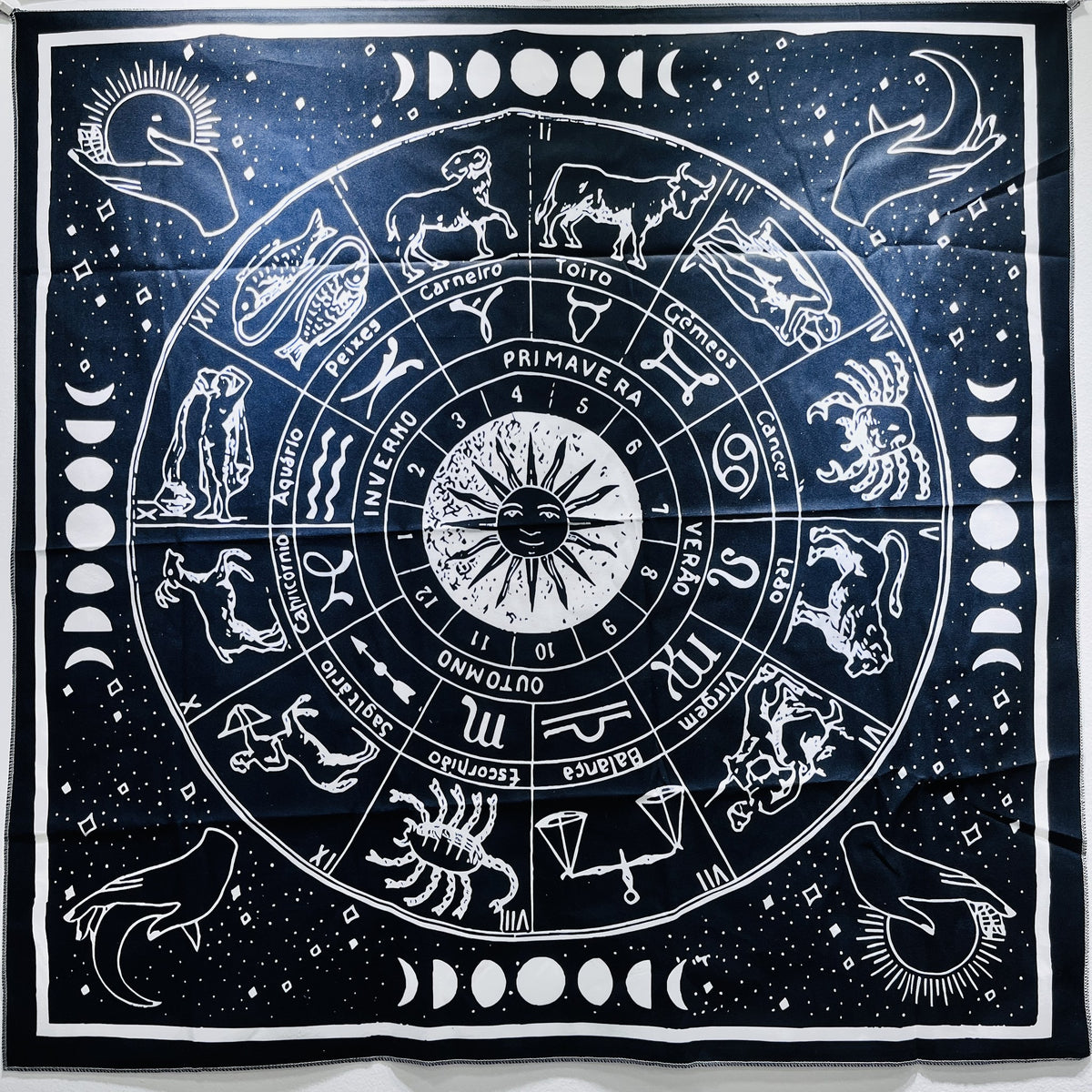 Paño de tarot Zodiaco de las Estaciones, azul oscuro con signos, estaciones y figuras
